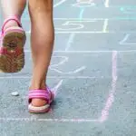 25 Stoepkrijt spelletjes en activiteiten voor kinderen - Mamaliefde.nl
