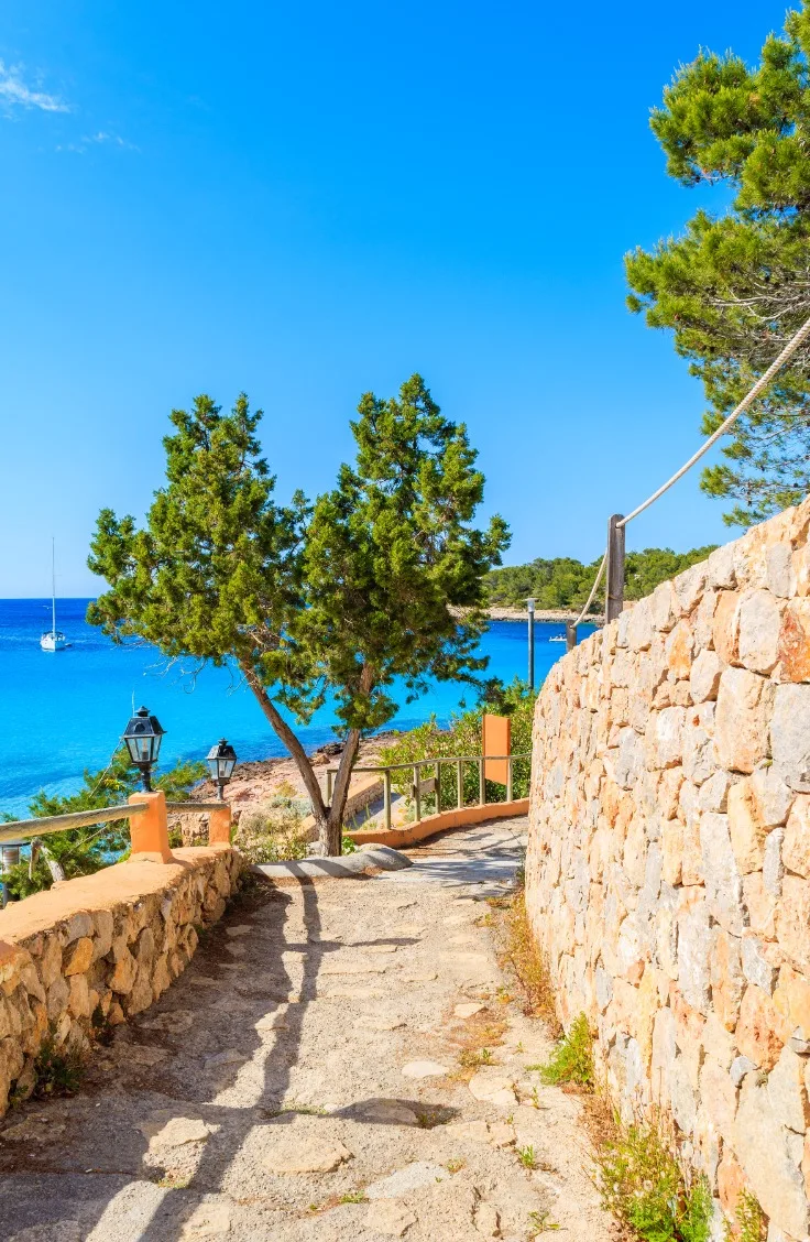 Ibiza De 10 zonnigste en warmste eilanden in Europa voor een zomerse vakantie - Mamaliefde.nl
